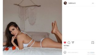 Indiefoxx Nude Ass Tease in Car Porn Videos Leaked 5