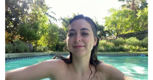 Riley Reid Naked In The Pool Twerking Tease Video