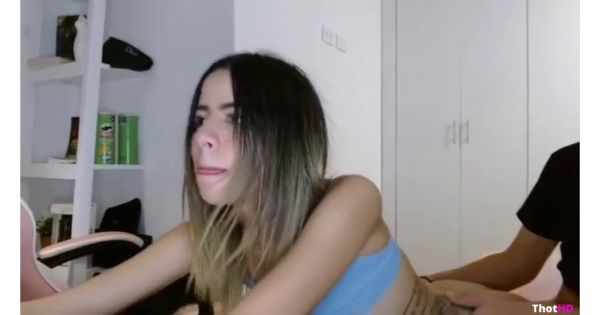 Kimmikka Likes To Tease And Fuck On Her Streams