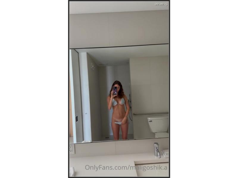 Maligoshik nude taking mirror selfies  2fvt3s