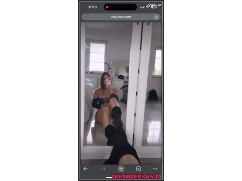 Xeniahelenaa Nudes Onlyfans Video Show Boob in Mirror